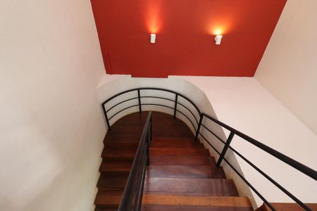 Casa para alugar com 442m², 5 quartos e 4 vagasEscada