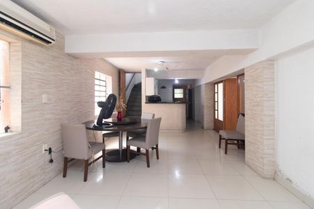 Casa para alugar com 366m², 4 quartos e 14 vagas Casa para alugar com 366m², 4 quartos e 14 vagasSala 2