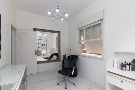 Sala de casa para alugar com 4 quartos, 366m² em Teresópolis, Porto Alegre