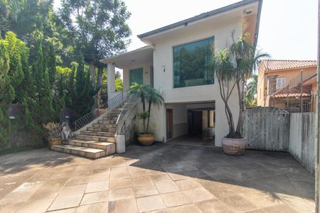 Casa para alugar com 366m², 4 quartos e 14 vagas Casa para alugar com 366m², 4 quartos e 14 vagasFachada