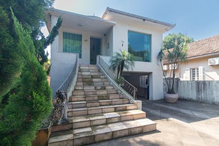 Casa para alugar com 366m², 4 quartos e 14 vagas Casa para alugar com 366m², 4 quartos e 14 vagasFachada