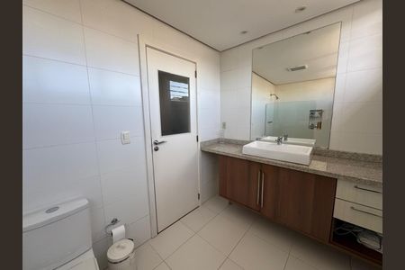 Casa à venda com 291m², 4 quartos e 4 vagasBanheiro