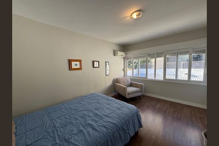 Casa à venda com 291m², 4 quartos e 4 vagasQuarto