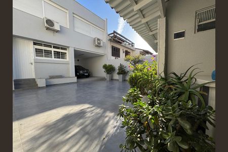 Casa à venda com 291m², 4 quartos e 4 vagasÁrea externa