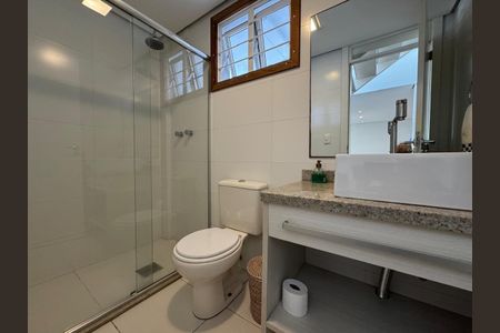 Casa à venda com 291m², 4 quartos e 4 vagasBanheiro