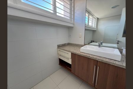 Casa à venda com 291m², 4 quartos e 4 vagasBanheiro