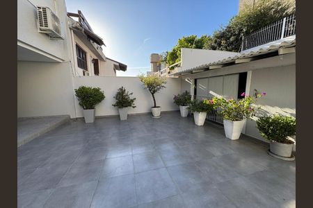 Casa à venda com 291m², 4 quartos e 4 vagasÁrea externa