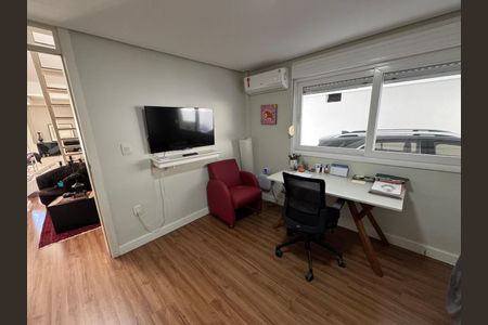 Quarto de casa à venda com 4 quartos, 291m² em Chácara das Pedras, Porto Alegre