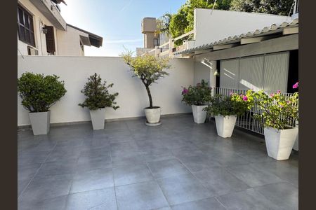 Casa à venda com 291m², 4 quartos e 4 vagasÁrea externa