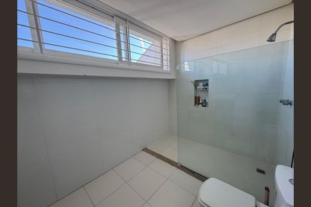 Casa à venda com 291m², 4 quartos e 4 vagasBanheiro