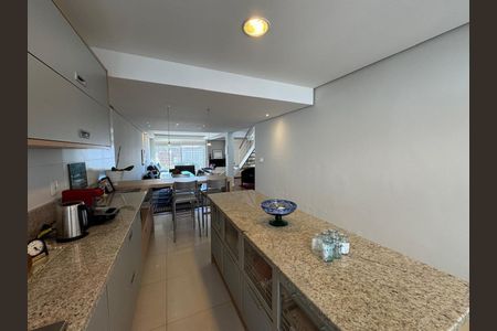 Casa à venda com 291m², 4 quartos e 4 vagasCozinha