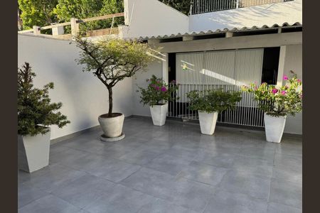 Casa à venda com 291m², 4 quartos e 4 vagasÁrea externa