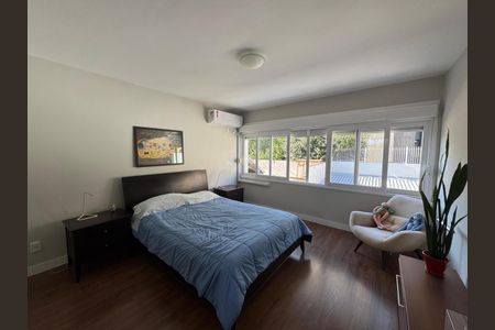 Casa à venda com 291m², 4 quartos e 4 vagasQuarto