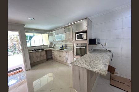 Casa para alugar com 390m², 4 quartos e 2 vagasCozinha