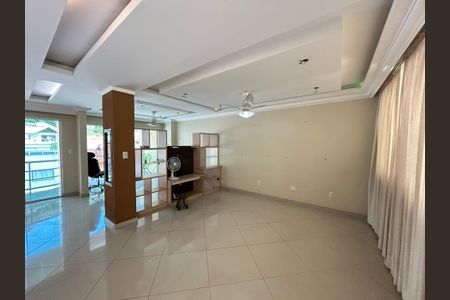 Casa para alugar com 390m², 4 quartos e 2 vagasSala