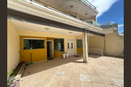 Casa para alugar com 390m², 4 quartos e 2 vagasFachada