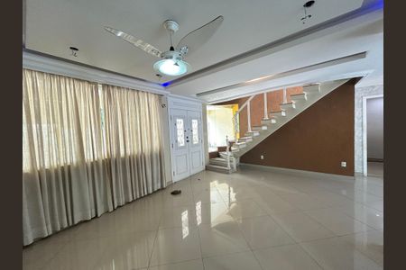 Sala de casa para alugar com 4 quartos, 390m² em Vila Valqueire, Rio de Janeiro