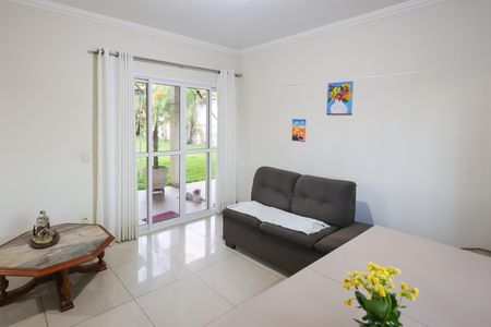 Casa de condomínio para alugar com 1000m², 3 quartos e 4 vagasSala de Estar