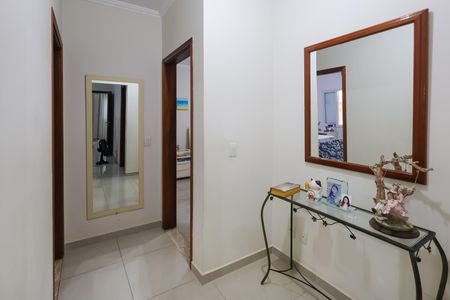 Casa de condomínio para alugar com 1000m², 3 quartos e 4 vagasCorredor