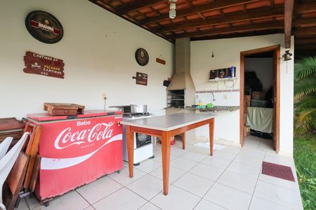 Casa de condomínio para alugar com 1000m², 3 quartos e 4 vagasEdicula