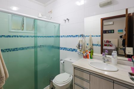 Casa de condomínio para alugar com 1000m², 3 quartos e 4 vagasBanheiro da Suíte 2