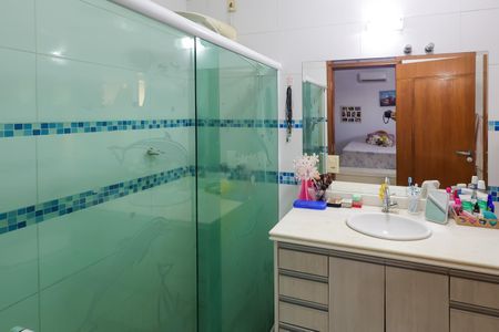 Casa de condomínio para alugar com 1000m², 3 quartos e 4 vagasBanheiro da Suíte 1