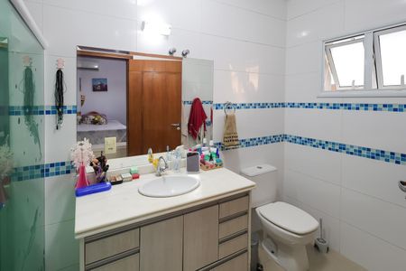 Casa de condomínio para alugar com 1000m², 3 quartos e 4 vagasBanheiro da Suíte 1