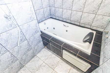 Casa à venda com 342m², 3 quartos e 5 vagasBanheiro da Suíte 2