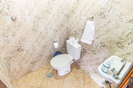 Casa à venda com 342m², 3 quartos e 5 vagasBanheiro da Piscina 1