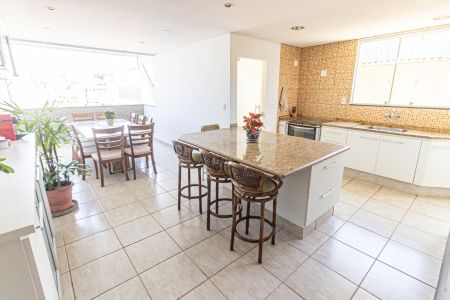 Casa à venda com 342m², 3 quartos e 5 vagasCozinha