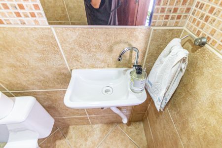 Casa à venda com 342m², 3 quartos e 5 vagasBanheiro da Piscina 2