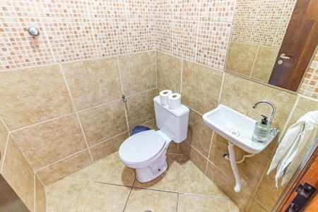 Casa à venda com 342m², 3 quartos e 5 vagasBanheiro da Piscina 2