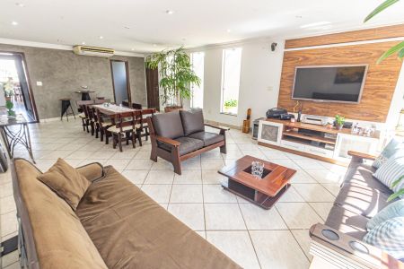 Sala de casa à venda com 3 quartos, 342m² em Vila Regente Feijó, São Paulo