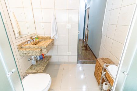Casa à venda com 342m², 3 quartos e 5 vagasBanheiro da Suíte 1