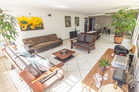 Sala de casa à venda com 3 quartos, 342m² em Vila Regente Feijó, São Paulo