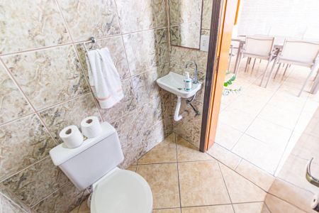 Casa à venda com 342m², 3 quartos e 5 vagasBanheiro da Piscina 1