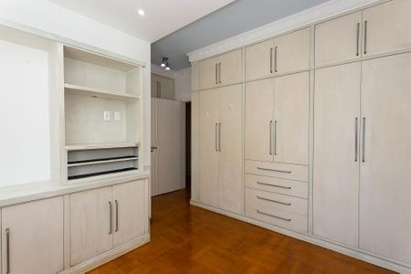 Apartamento à venda com 245m², 4 quartos e 3 vagas Apartamento à venda com 245m², 4 quartos e 3 vagasSuíte 2