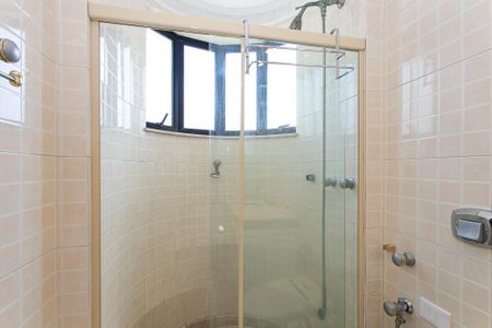 Apartamento à venda com 245m², 4 quartos e 3 vagas Apartamento à venda com 245m², 4 quartos e 3 vagasBanheiro da Suíte 2