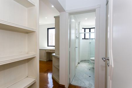 Apartamento à venda com 245m², 4 quartos e 3 vagas Apartamento à venda com 245m², 4 quartos e 3 vagasSuíte 2