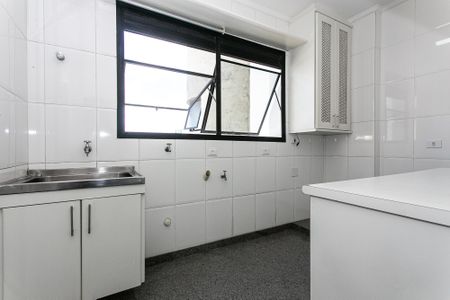 Apartamento à venda com 245m², 4 quartos e 3 vagas Apartamento à venda com 245m², 4 quartos e 3 vagasÁrea de Serviço