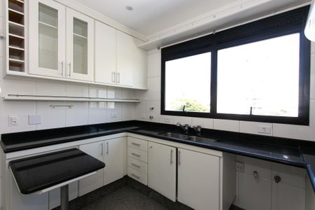 Apartamento à venda com 245m², 4 quartos e 3 vagas Apartamento à venda com 245m², 4 quartos e 3 vagasCozinha