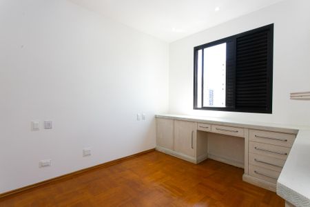 Apartamento à venda com 245m², 4 quartos e 3 vagas Apartamento à venda com 245m², 4 quartos e 3 vagasSuíte 2