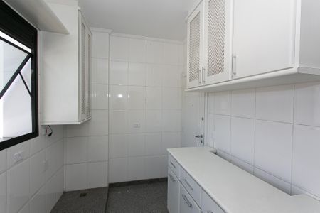 Apartamento à venda com 245m², 4 quartos e 3 vagas Apartamento à venda com 245m², 4 quartos e 3 vagasÁrea de Serviço