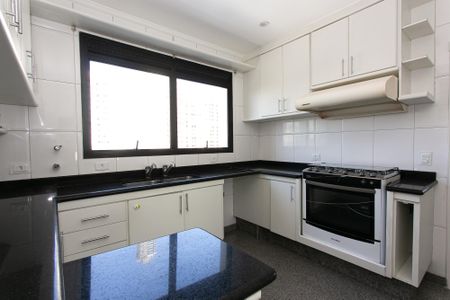 Apartamento à venda com 245m², 4 quartos e 3 vagas Apartamento à venda com 245m², 4 quartos e 3 vagasCozinha