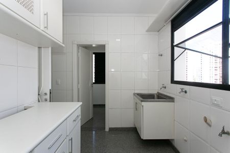 Apartamento à venda com 245m², 4 quartos e 3 vagas Apartamento à venda com 245m², 4 quartos e 3 vagasÁrea de Serviço