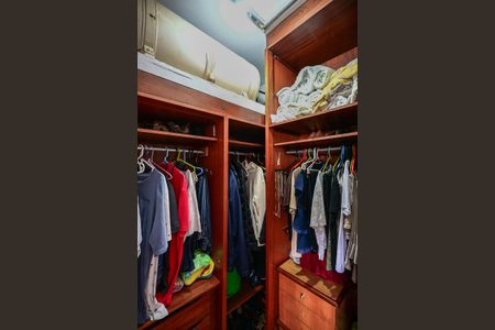 Apartamento à venda com 170m², 4 quartos e 3 vagasArmário da Suíte 1