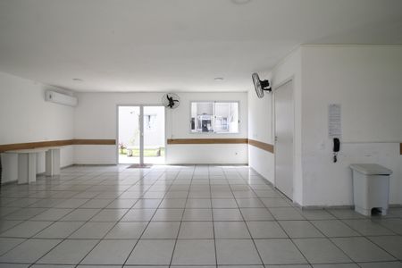 Apartamento para alugar com 55m², 2 quartos e sem vagaÁrea comum - Salão de festas