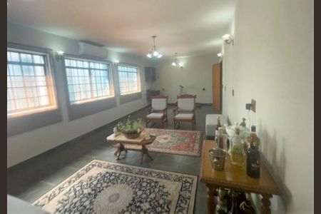 Casa à venda com 290m², 3 quartos e 3 vagasFoto 02