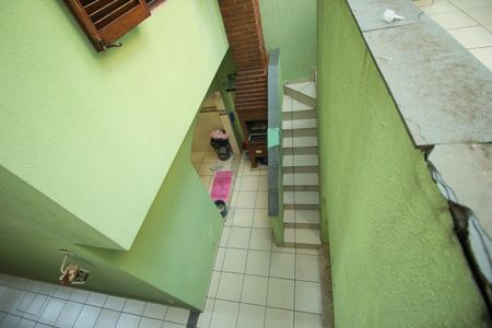 Casa à venda com 159m², 3 quartos e 2 vagasEscada