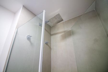 Banheiro de kitnet/studio para alugar com 1 quarto, 25m² em Santo Amaro, São Paulo